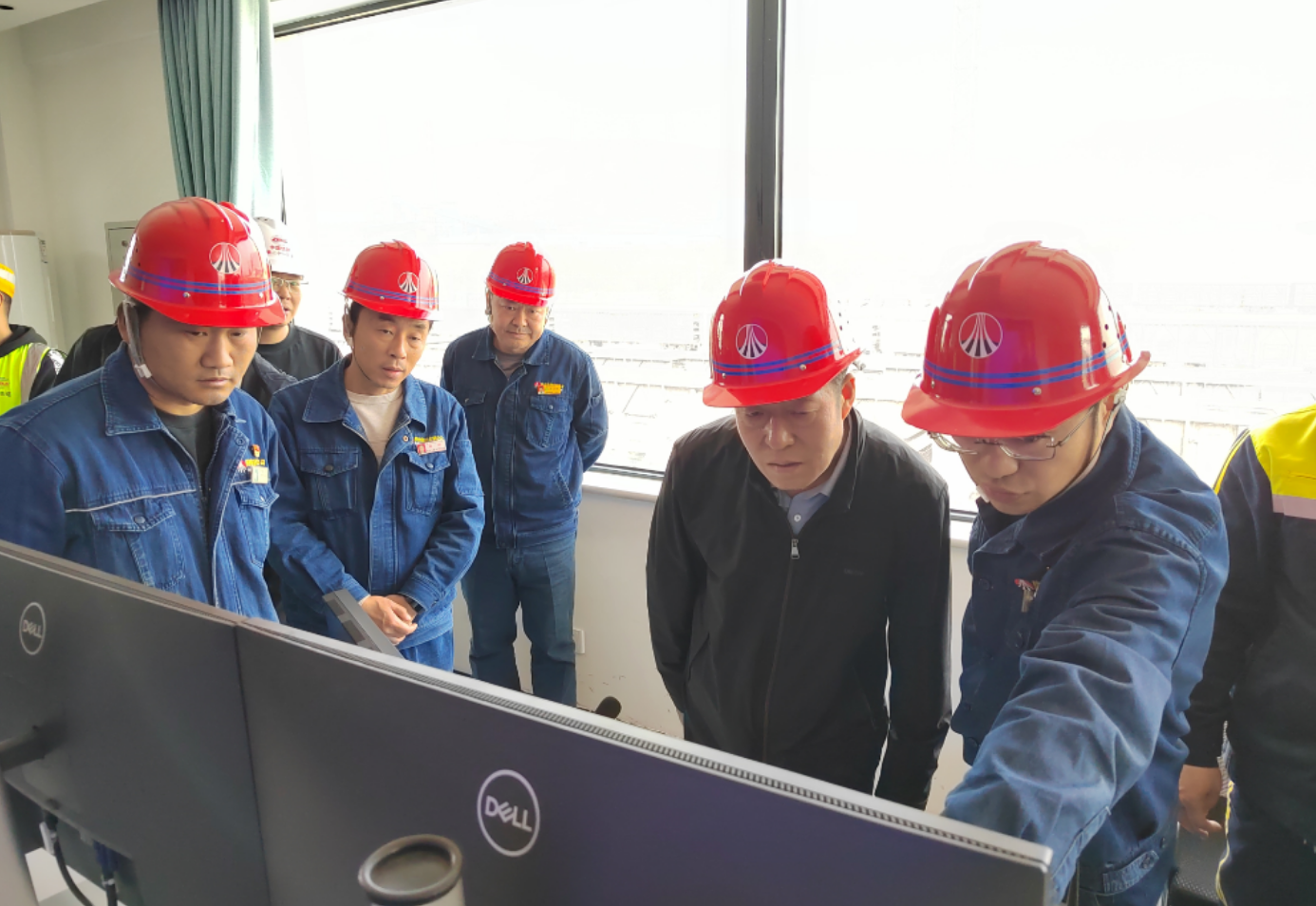 陜煤集團檢查組一行對陜鋼集團龍鋼公司進行鐵路運輸安全專項檢查 陜煤集團檢查組一行對陜鋼集團龍鋼公司進行鐵路運輸安全專項檢查