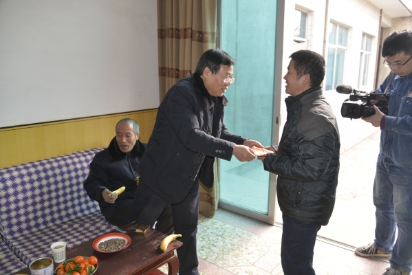 �䓼��F���p����ο�����I���ɲ���һ��һ���ͷ�����ȫ����_ 