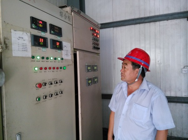 踏實勤勉 于平凡中見不凡 ---陜鋼集團2014—2016年度“四優”共產黨員許興輝 踏實勤勉 于平凡中見不凡 ---陜鋼集團2014—2016年度“四優”共產黨員許興輝