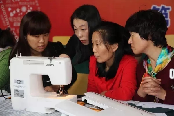 零基礎(chǔ)服裝設(shè)計(jì)培訓(xùn)班走進(jìn)龍鋼集團(tuán) 零基礎(chǔ)服裝設(shè)計(jì)培訓(xùn)班走進(jìn)龍鋼集團(tuán)