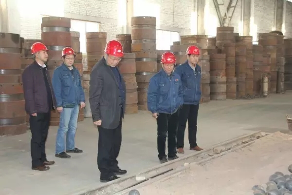 龍鋼集團(tuán)公司董事長(zhǎng)、總經(jīng)理董銀師一行到華冶公司調(diào)研 龍鋼集團(tuán)公司董事長(zhǎng)、總經(jīng)理董銀師一行到華冶公司調(diào)研