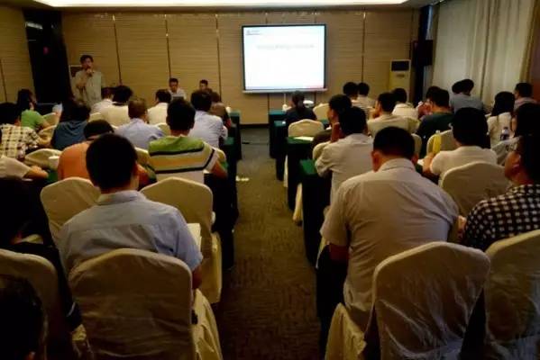 龍鋼集團(tuán)公司開展《合同管理制度》宣貫培訓(xùn) 龍鋼集團(tuán)公司開展《合同管理制度》宣貫培訓(xùn)