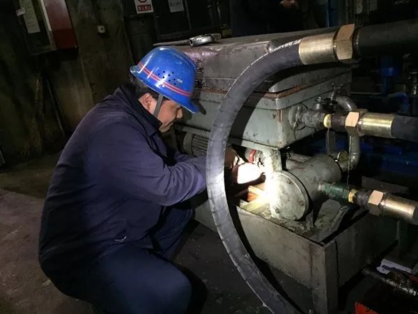 ��С���g�����ΞV�͙C�����Բ���