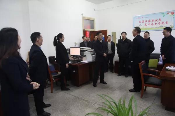 ��䓼��F��˾�I���������λ�z���ˆT������r