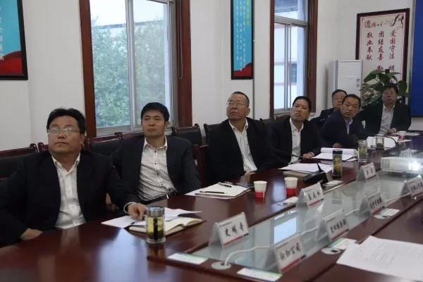 借鑒成功經(jīng)驗(yàn) 發(fā)展非鋼產(chǎn)業(yè)——龍鋼集團(tuán)黨委中心組開(kāi)展非鋼產(chǎn)業(yè)專題學(xué)習(xí) 借鑒成功經(jīng)驗(yàn) 發(fā)展非鋼產(chǎn)業(yè)——龍鋼集團(tuán)黨委中心組開(kāi)展非鋼產(chǎn)業(yè)專題學(xué)習(xí)