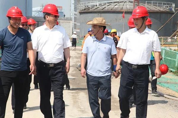 加強(qiáng)戰(zhàn)略合作 提升品牌聲譽(yù)——龍鋼集團(tuán)深入西安市政道橋公司項(xiàng)目工地送清涼 加強(qiáng)戰(zhàn)略合作 提升品牌聲譽(yù)——龍鋼集團(tuán)深入西安市政道橋公司項(xiàng)目工地送清涼