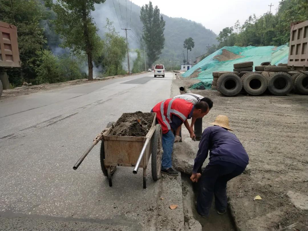 ����һ���R�l�����V�Gɫ�Vɽ֮���} ���������ϵV�I��˾������܇�g����·�B�oꠣ����B �h�����c���ι����o��