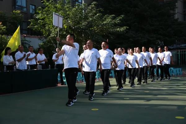 ��䓼��F��ӭ���c��ȫ����V���w��չ�ݻ����Ӱ