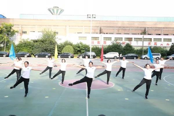 ��䓼��F��ӭ���c��ȫ����V���w��չ�ݻ����Ӱ