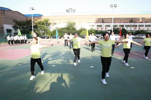 ��䓼��F��ӭ���c��ȫ����V���w��չ�ݻ����Ӱ