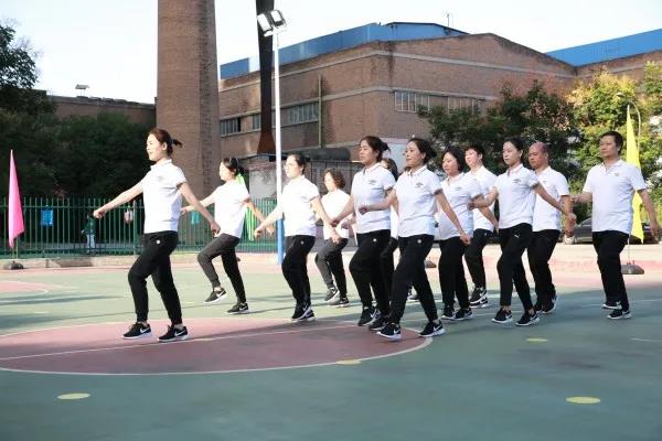 ��䓼��F��ӭ���c��ȫ����V���w��չ�ݻ����Ӱ