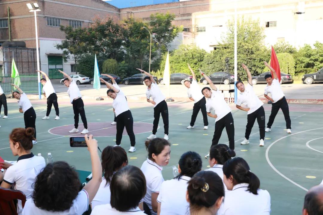 ��䓼��F��ӭ���c��ȫ����V���w��չ�ݻ����Ӱ